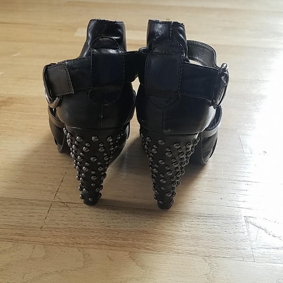 Bold, strappy BKE platform heels - Picture 3 of 6